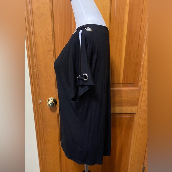 Cable & Gauge Grommet Detail Blouse - Picture 3 of 4